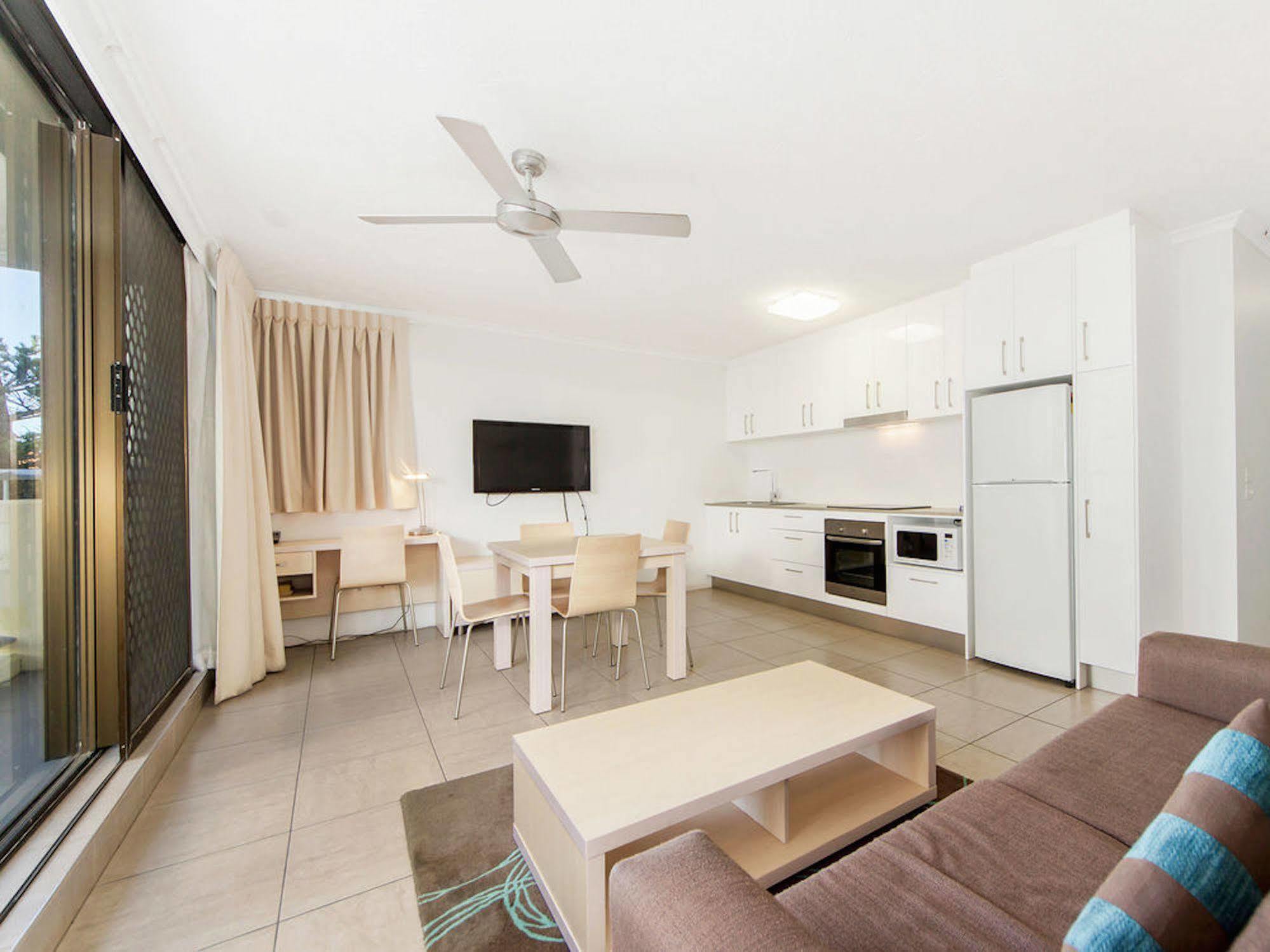 Broadbeach Travel Inn Apartments Gold Coast Extérieur photo